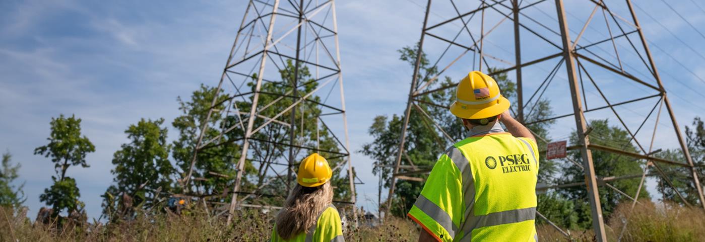 PSE&G Tranmission towers and lineworkers are shown.